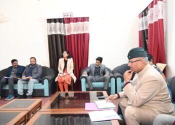 मंत्री गणेश जोशी ने कहा कि ग्रामीण क्षेत्रों में ग्राम प्रधान, क्षेत्र पंचायत सदस्य और स्थानीय जनप्रतिनिधि योजनाओं की जानकारी पहुँचाने का सबसे सशक्त माध्यम हैं