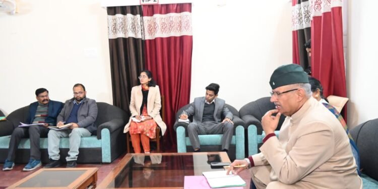 मंत्री गणेश जोशी ने कहा कि ग्रामीण क्षेत्रों में ग्राम प्रधान, क्षेत्र पंचायत सदस्य और स्थानीय जनप्रतिनिधि योजनाओं की जानकारी पहुँचाने का सबसे सशक्त माध्यम हैं