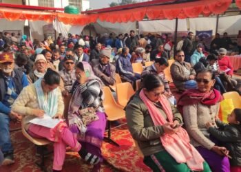 विकास नगर ब्लॉक मुख्यालय में प्रशासन गांव की ओर अभियान के तहत उमड़ा ग्रामीणों का सैलाब