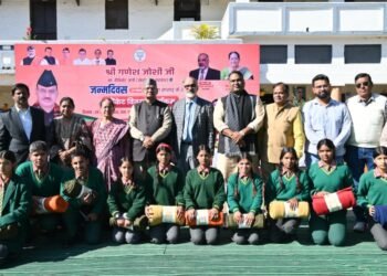 विद्यालय में छात्र संख्या में हो रही वृद्धि पर प्रसन्नता व्यक्त करते हुए मंत्री गणेश जोशी ने बच्चों को मन लगाकर पढ़ाई करने और जीवन में आगे बढ़ने के लिए प्रेरित किया