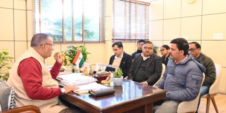 मंत्री गणेश जोशी ने जल निगम एवं जल संस्थान के अधिकारियों को मसूरी विधानसभा क्षेत्र के अंतर्गत चामासारी, सरोना सहित अन्य क्षेत्रों में पेयजल समस्याओं को तीन दिन के भीतर दुरुस्त करने के निर्देश दिए